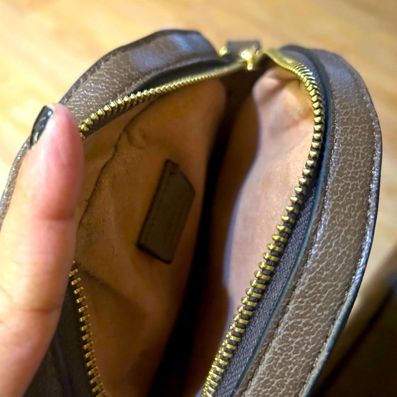 Gucci Beige and Brown Crossbody Bag with Gold Chain - Picture 6 of 11